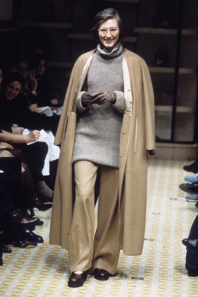 Look 16